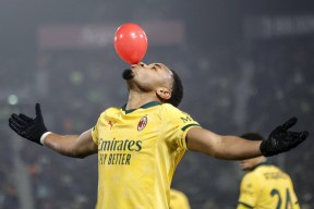 关于转折点AC米兰刷新队史纪录，意甲赛前攻防权衡，气氛紧张，心理建设被强调的信息-LoL赔率